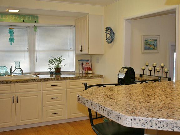 4th image of 8266 SE Wren Ave