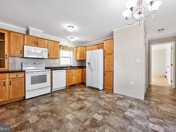 3rd image of 1033 Pine Cir