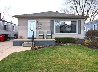 27872 Garfield St, Roseville, MI 48066