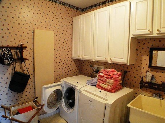 5th image of 4 N Iroquois Ln