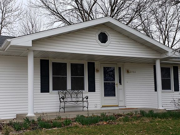 3rd image of 2304 Oak Ln