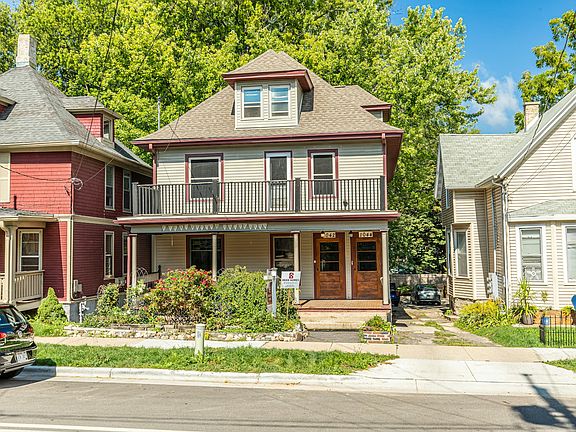 1042 Main 2-Bed, 1 Full-Bath, ~1,475 sq. ft with Private Entrance(s), Porch, Off-Street Parking/Driveway, Exterior Parking