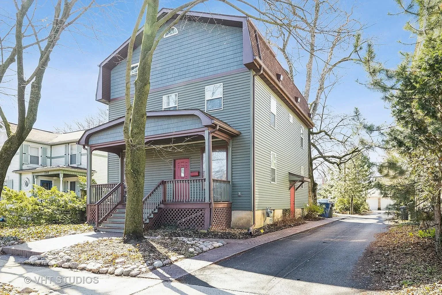 5 bed, 2016 sqft, $860 — Photo 1