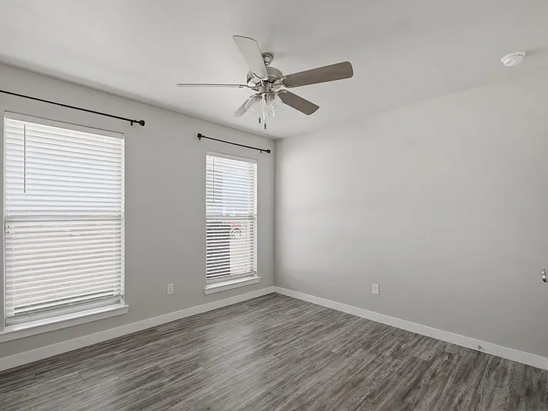 6822 Lonesome Dove Ln — Photo 19