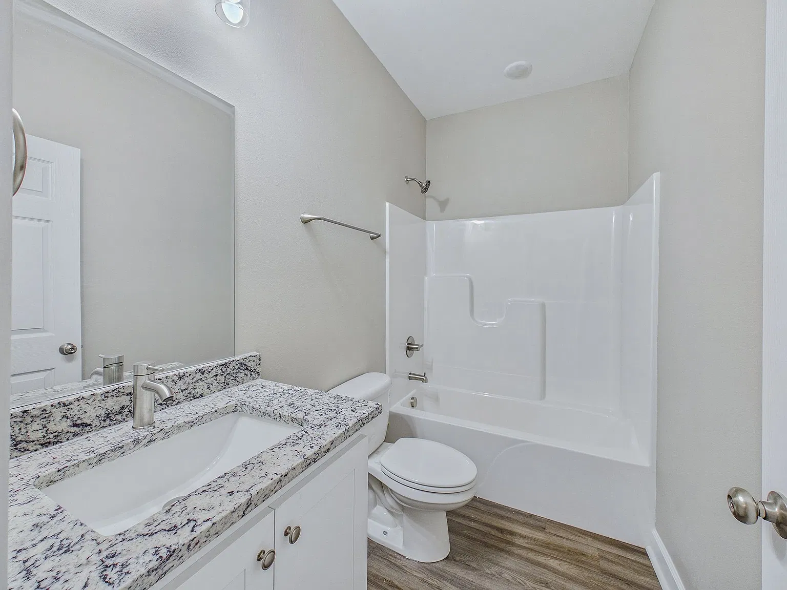 302 Redbud Ct — Photo 2