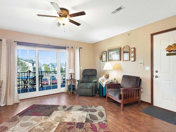 5th image of 3106 Holiday Ct #6