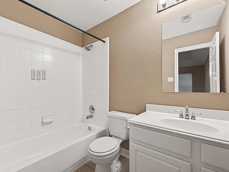 21103 Falcon Creek Ct — Photo 39