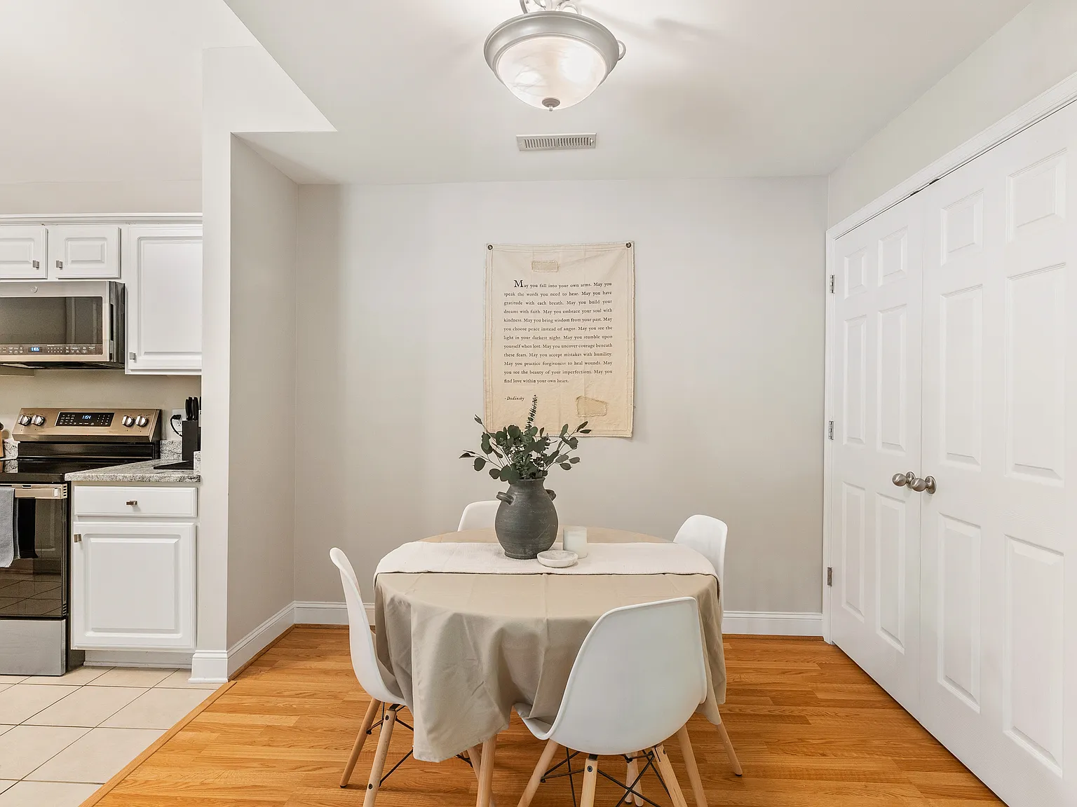 623 Wyndhurst Dr — Photo 3