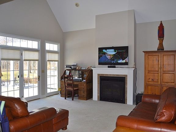 3rd image of 101 Woodhouse Ct