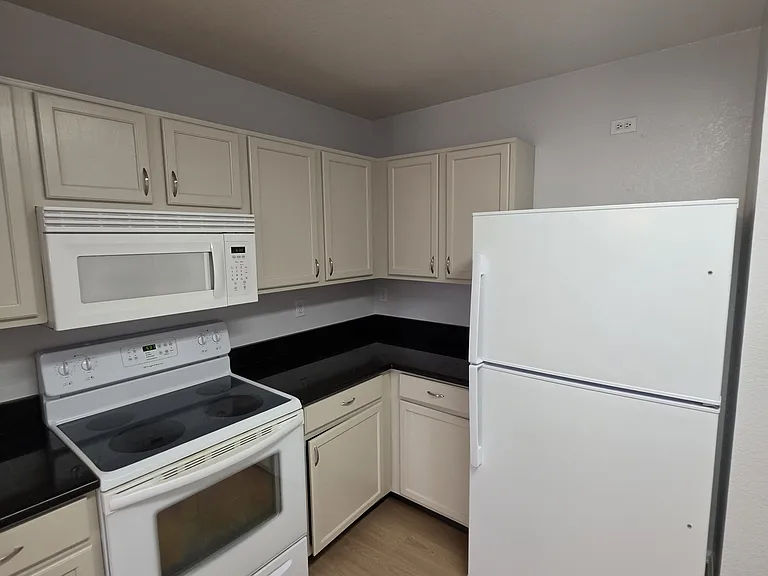 1117 S Ventura Cir #C — Photo 4