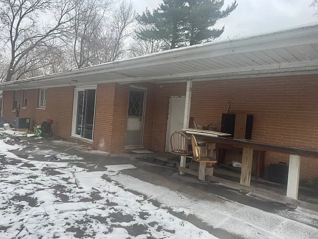 3 bed, 1.5 bath, 1300 sqft, $2,000 — Photo 3