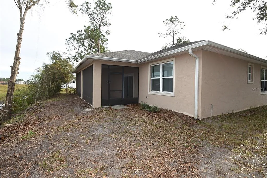 4 bed, 2.0 bath, 1492 sqft, $1,900 — Photo 2