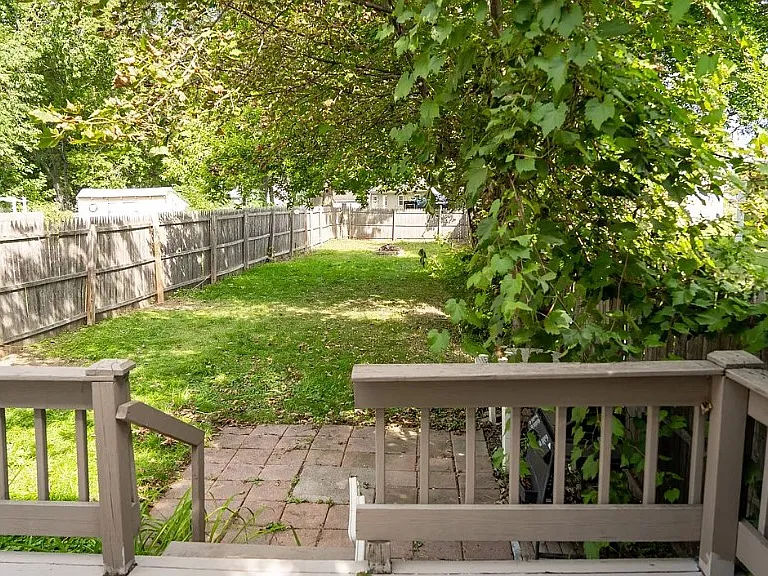 300 Ashwood Dr — Photo 13