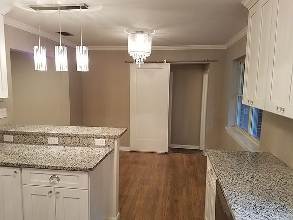 2nd image of 5925 Woodside Dr