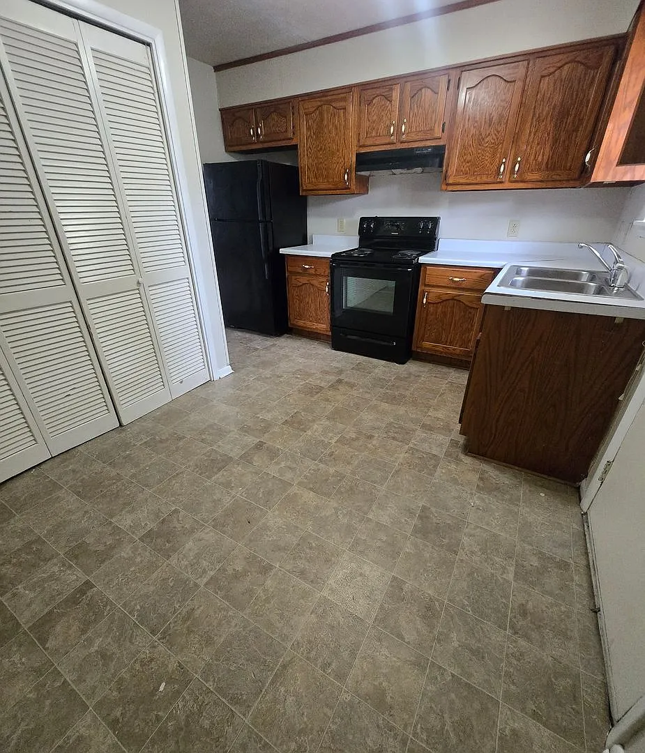 Parris Street Apartments — Photo 1