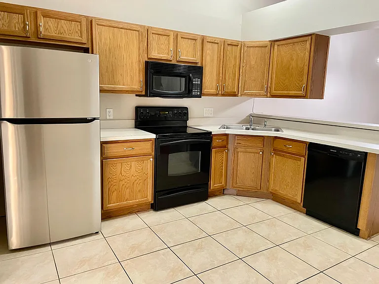 124 Reserve Cir #200 — Photo 7