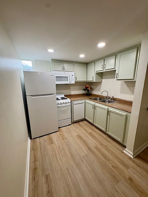 1st image of 3153 High St #7