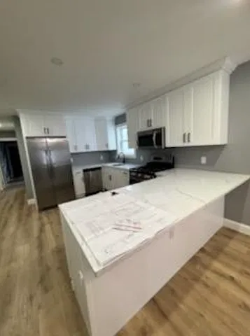4 bed, 2500 sqft, $4,500 — Photo 2