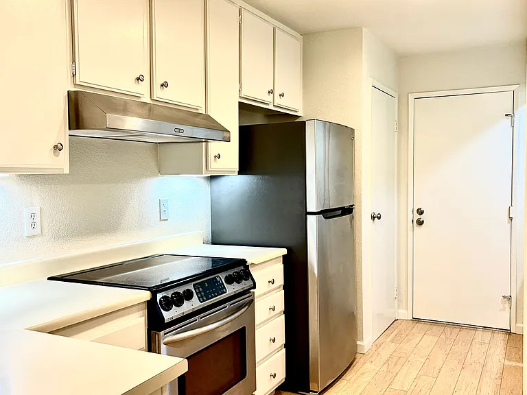 1211 Capri Way #3 — Photo 28