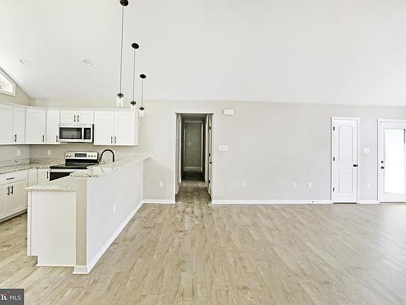 5th image of 337 Reid Dr