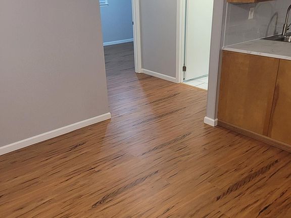 3rd image of 2340 Woodbridge Dr