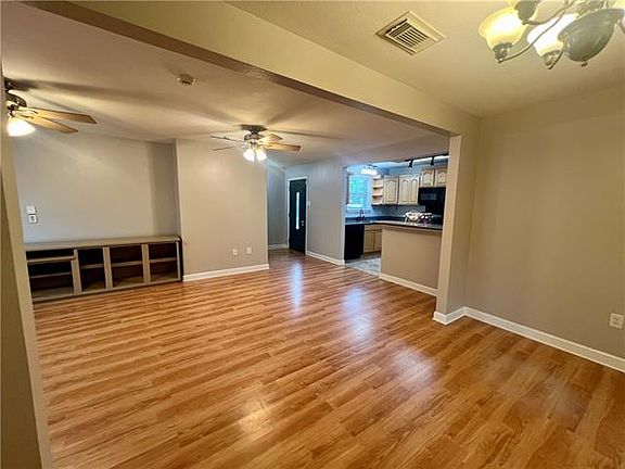 2nd image of 484 Cumberland Dr
