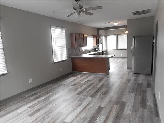 3rd image of 566 Francis St