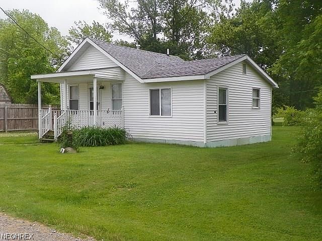 quaint small home  on lot just outside jefferson village