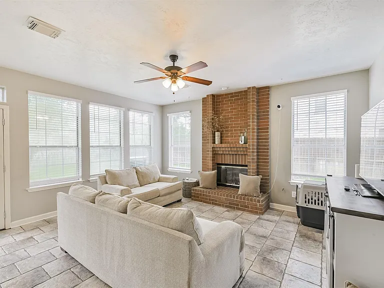 20422 Maple Meadows Ct — Photo 9