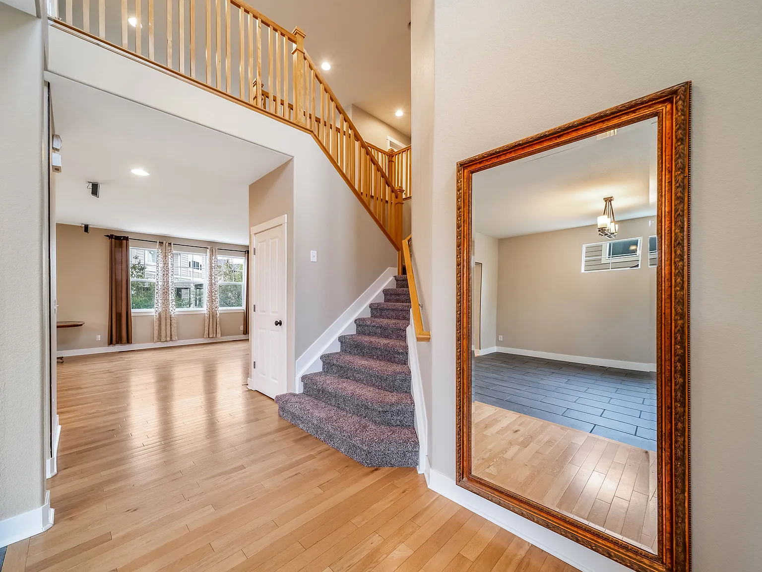 5 bed, 4074 sqft, $4,900 — Photo 4