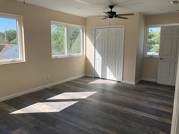 3rd image of 477 SE Riverside Dr
