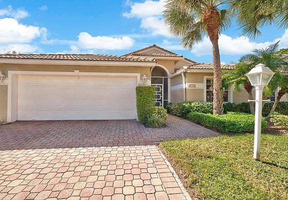 Home For Sale In Maple Isle
