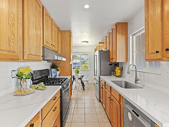 4th image of 1518 Center Avenue
