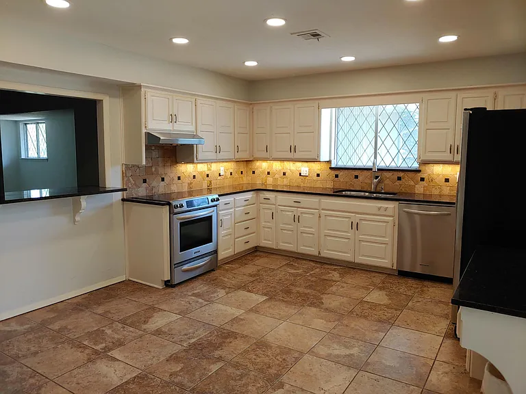 6229 Diane Dr — Photo 9