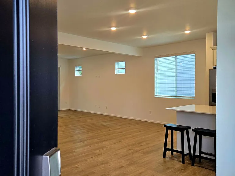 2700 Wonderland Way — Photo 2
