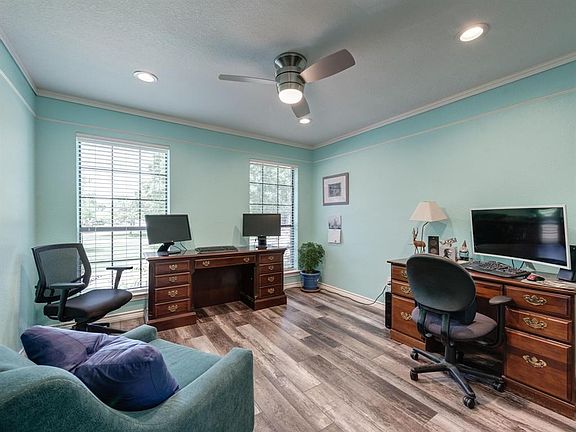 3rd image of 910 Emerald Blvd