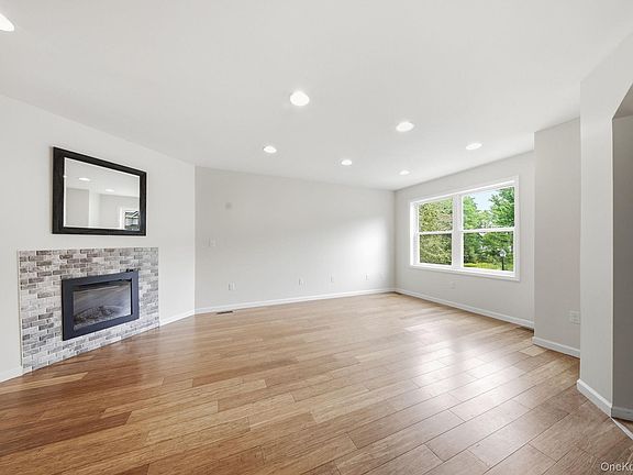 5th image of 2 Deerfield Court