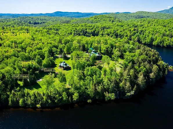 404 Patnoe Farm Dr, Hyde Park, VT 05655