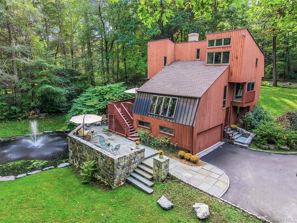 1st image of 7 Cabin Ridge Road