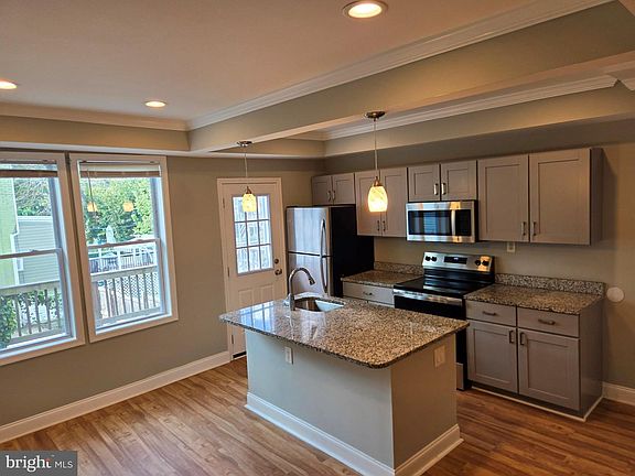 3rd image of 4126 Reisterstown Rd