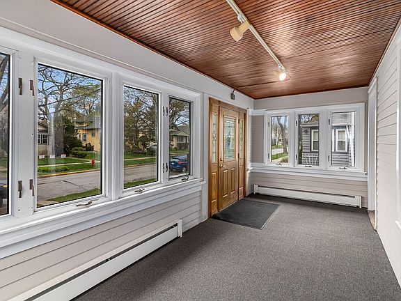 3rd image of 718 N Lombard Ave