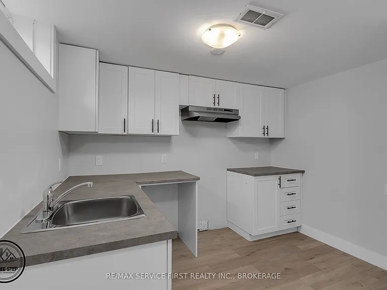 9 Rockford Pl — Photo 4