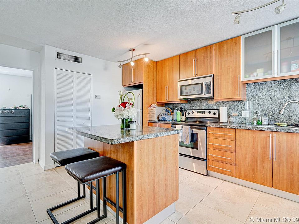 1st image of 290 Navarre Ave APT 302