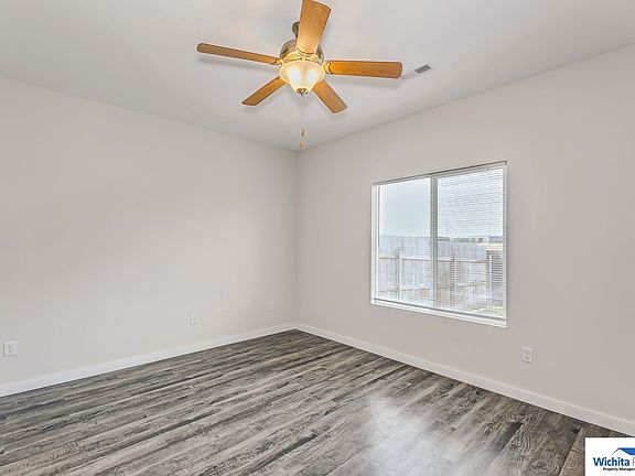 5th image of 536 Martens Ct