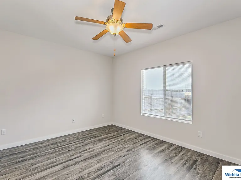 536 Martens Ct — Photo 5
