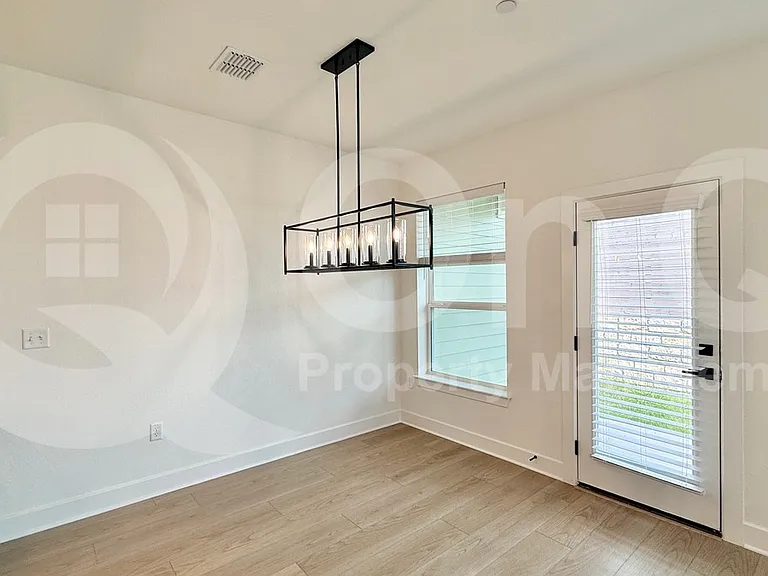 1016 Brickell Loop — Photo 4