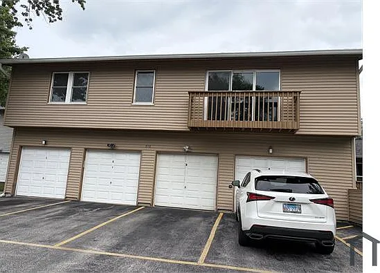 216 Eagle Ct #D — Photo 1