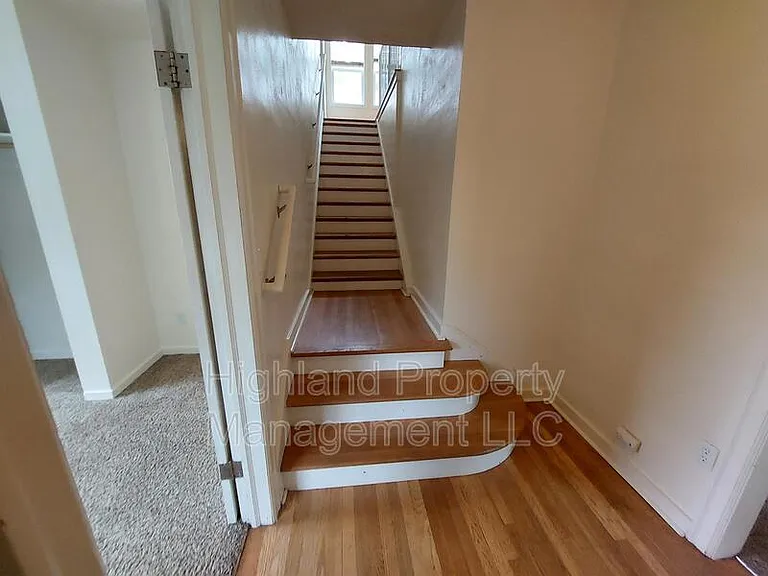 1020 NE B St #7 — Photo 8