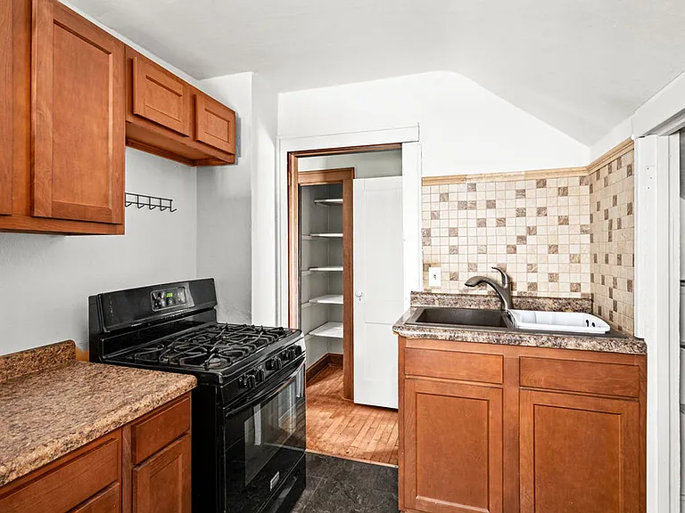 16 W 9th St — Photo 20