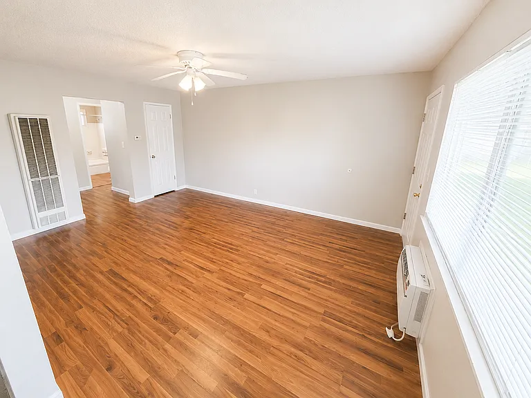 Phoenix Apartments — Photo 9